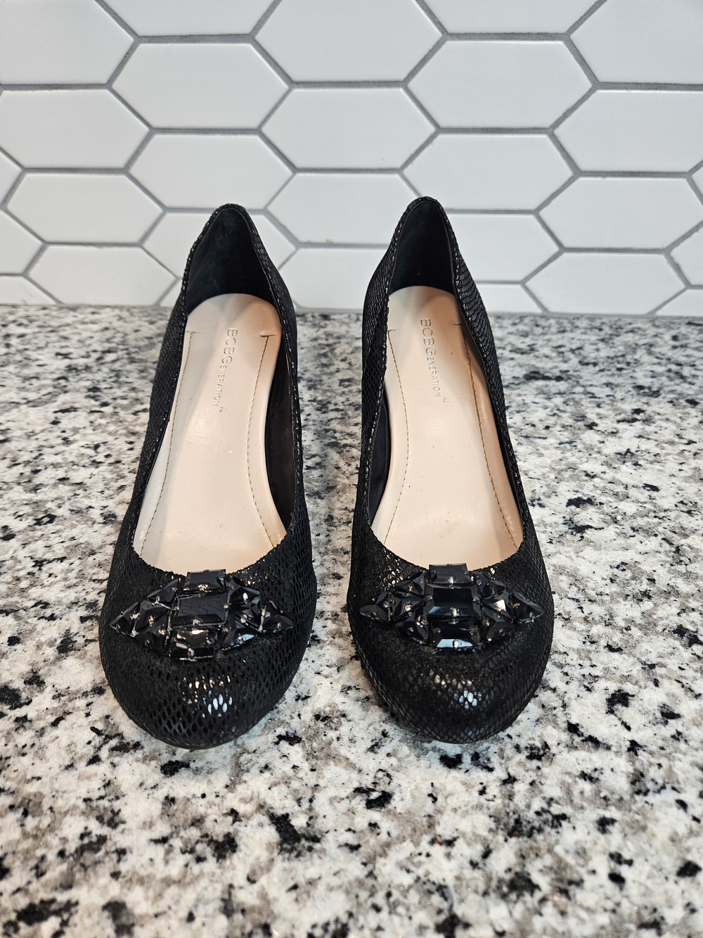 BCBGeneration Black Snakeskin Embellished Round-Toe Wedge Pumps Size 7